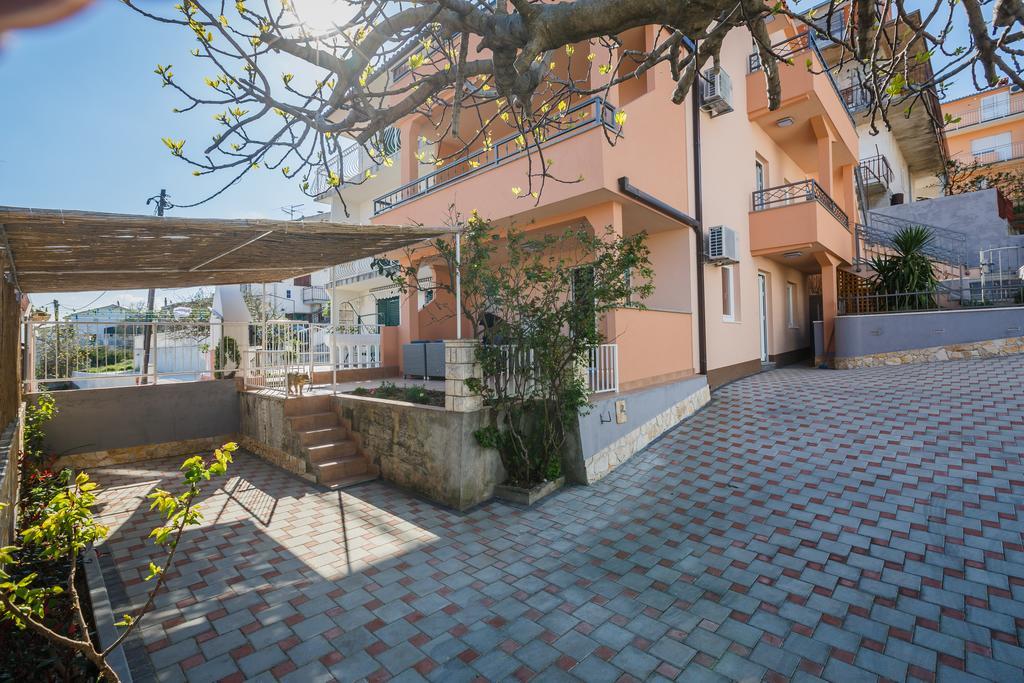 Apartments Viljac Trogir Exterior photo